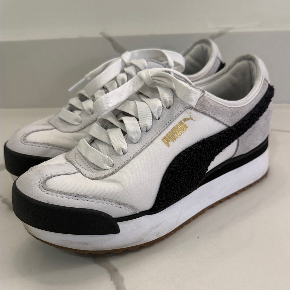 Puma Women's White and Gray Sneakers